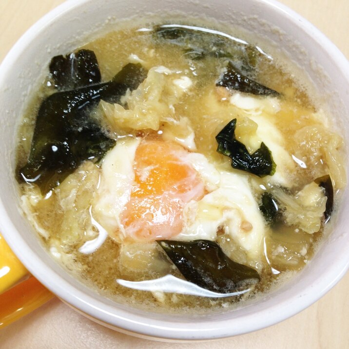 白菜とわかめと卵の味噌汁